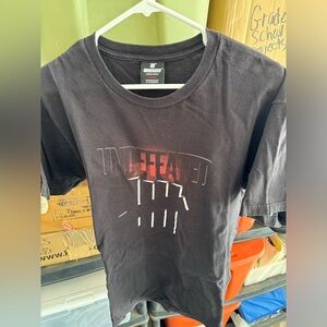 UNDEFEATED T SHIRT LARGE